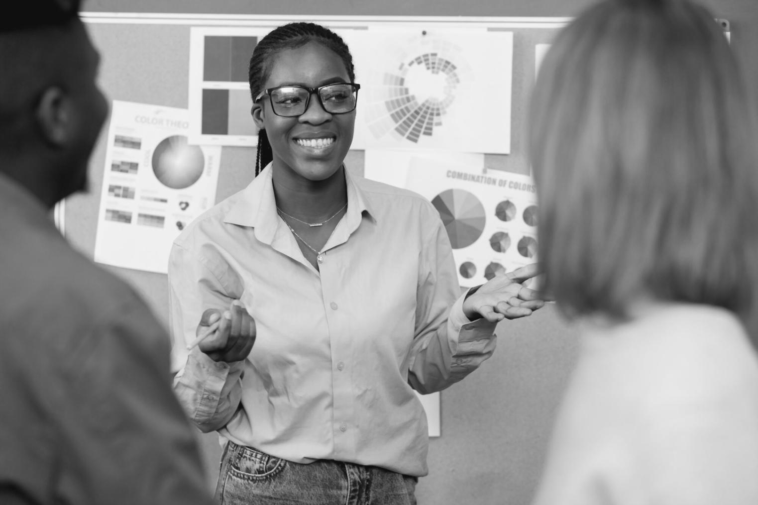 Peserta mengaplikasikan konsep fundamental pada data pasar riil